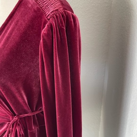 Gianni Bini Velvet Wrap Dress In Merlot - Size Medium - New with Tags - Picture 5 of 6
